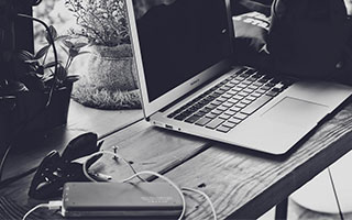 爱游戏官网-长传长射：场上那些令人震惊的远距离奇迹，长传集锦